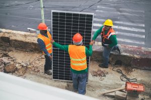 Le système d'installation photovoltaïque autonome idéal pour les maisons isolées