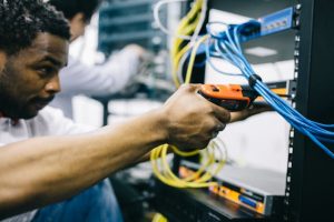 Les connecteurs RJ45, indispensables pour une terminaison correcte des câbles Ethernet et fibre optique