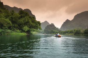 Les activités de canoë disponibles en Ardèche, parfaites pour les amateurs de sensations et de nature